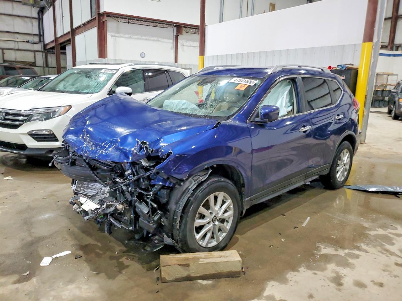 Salvage Nissan Rogue Image