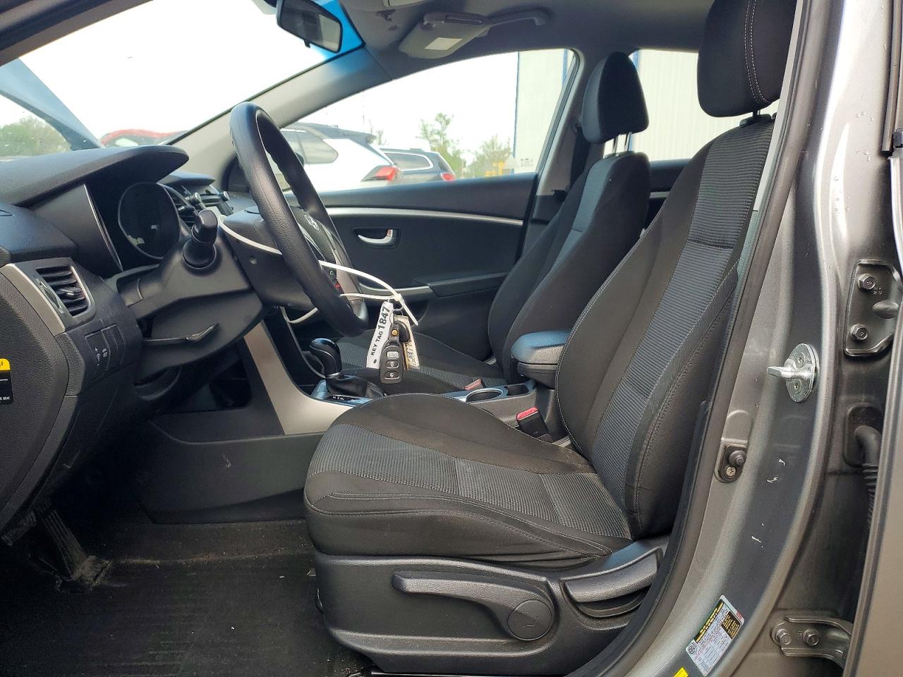 Hyundai ELANTRA Base
