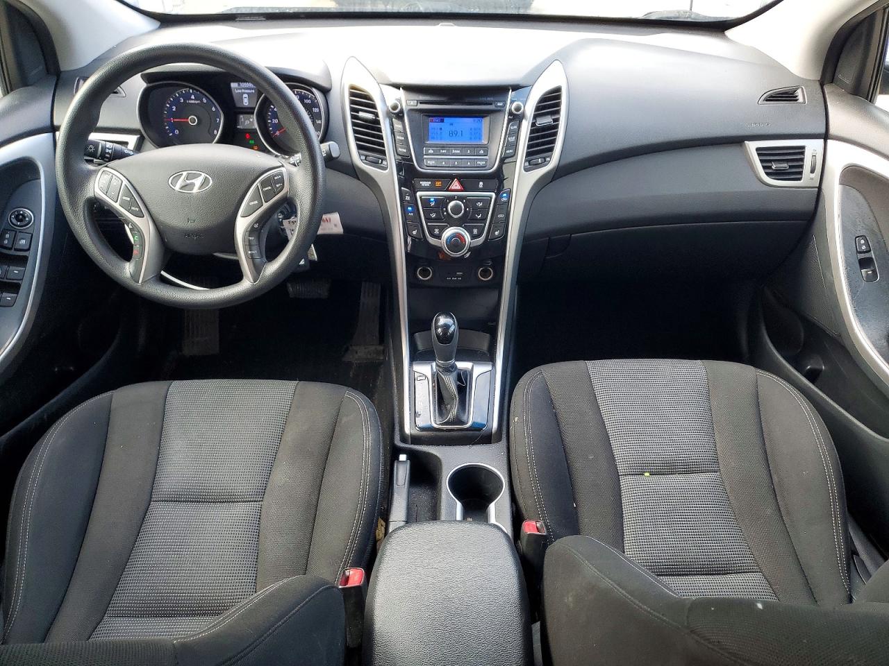 Hyundai ELANTRA Base