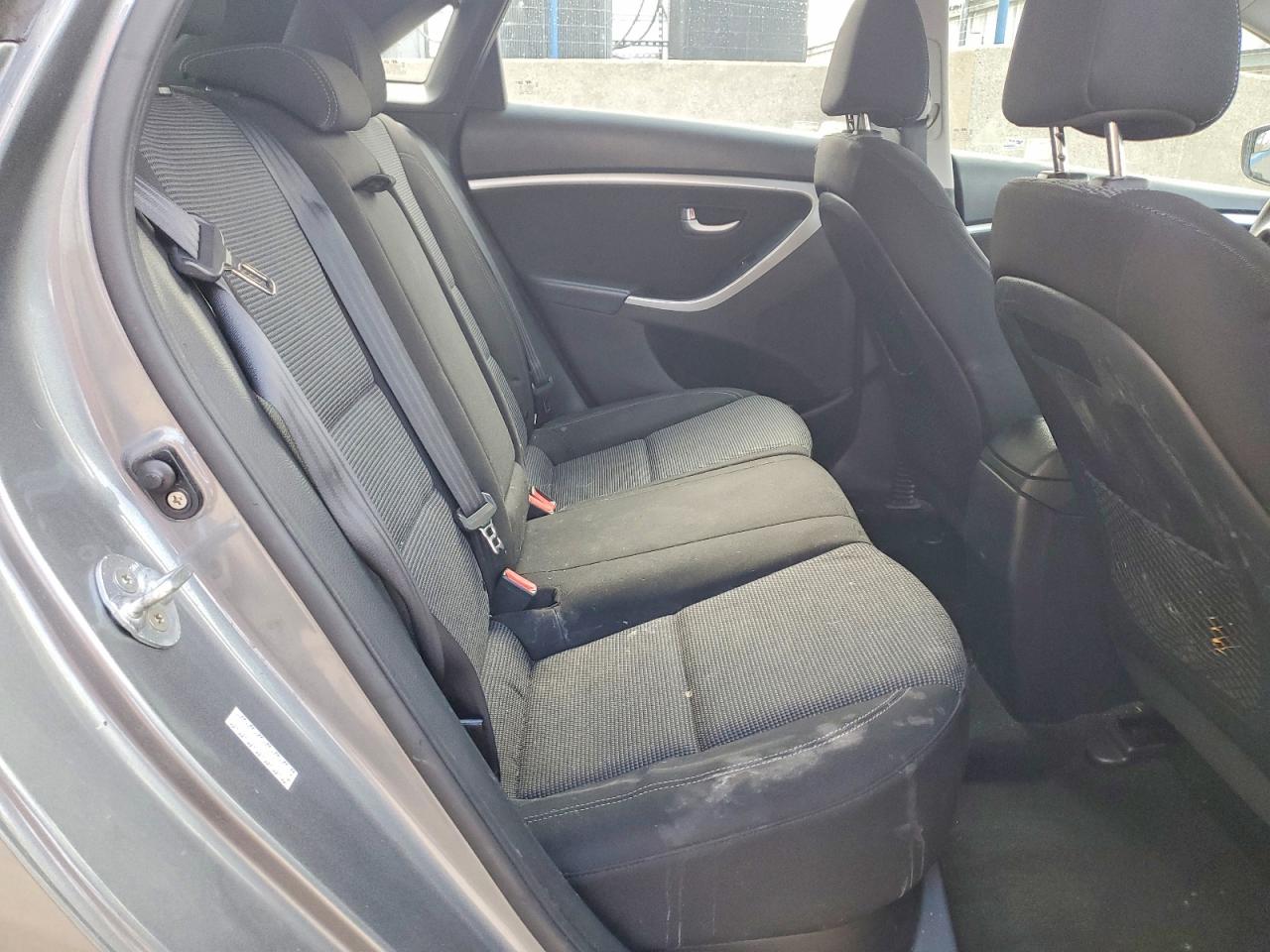 Hyundai ELANTRA Base
