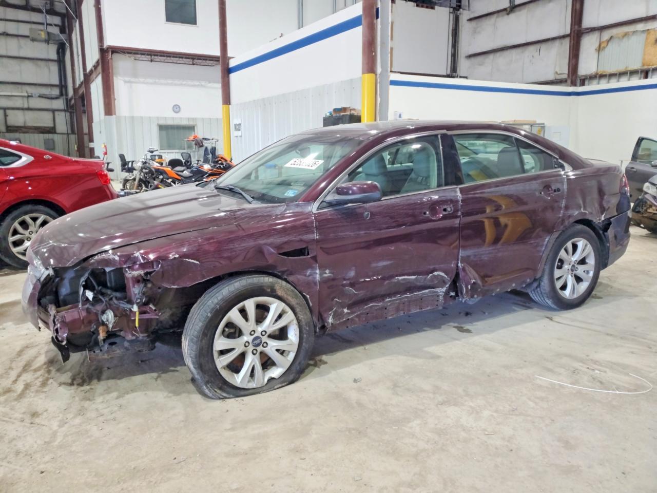 Salvage Ford Taurus Image