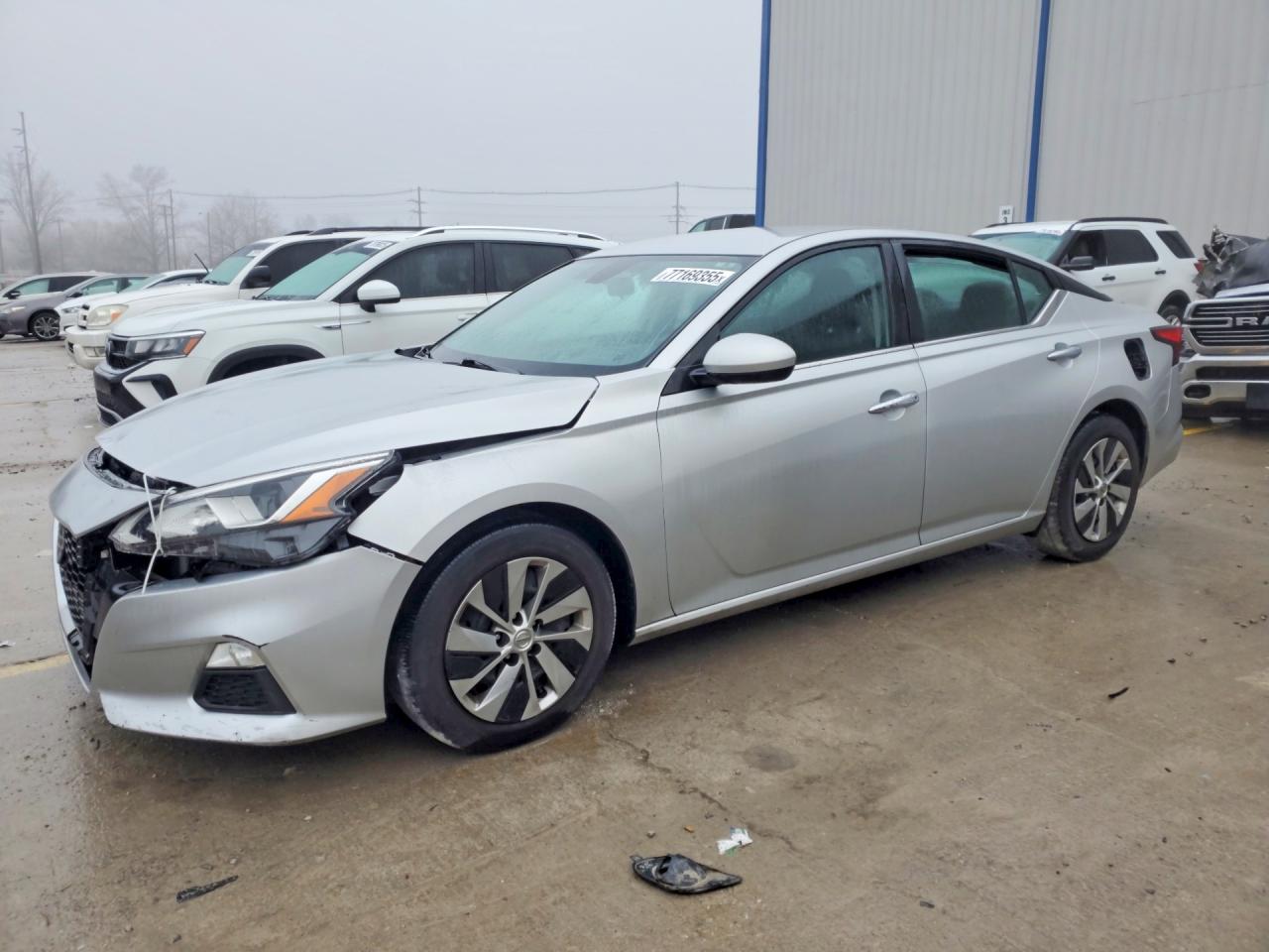 Salvage Nissan Altima Image