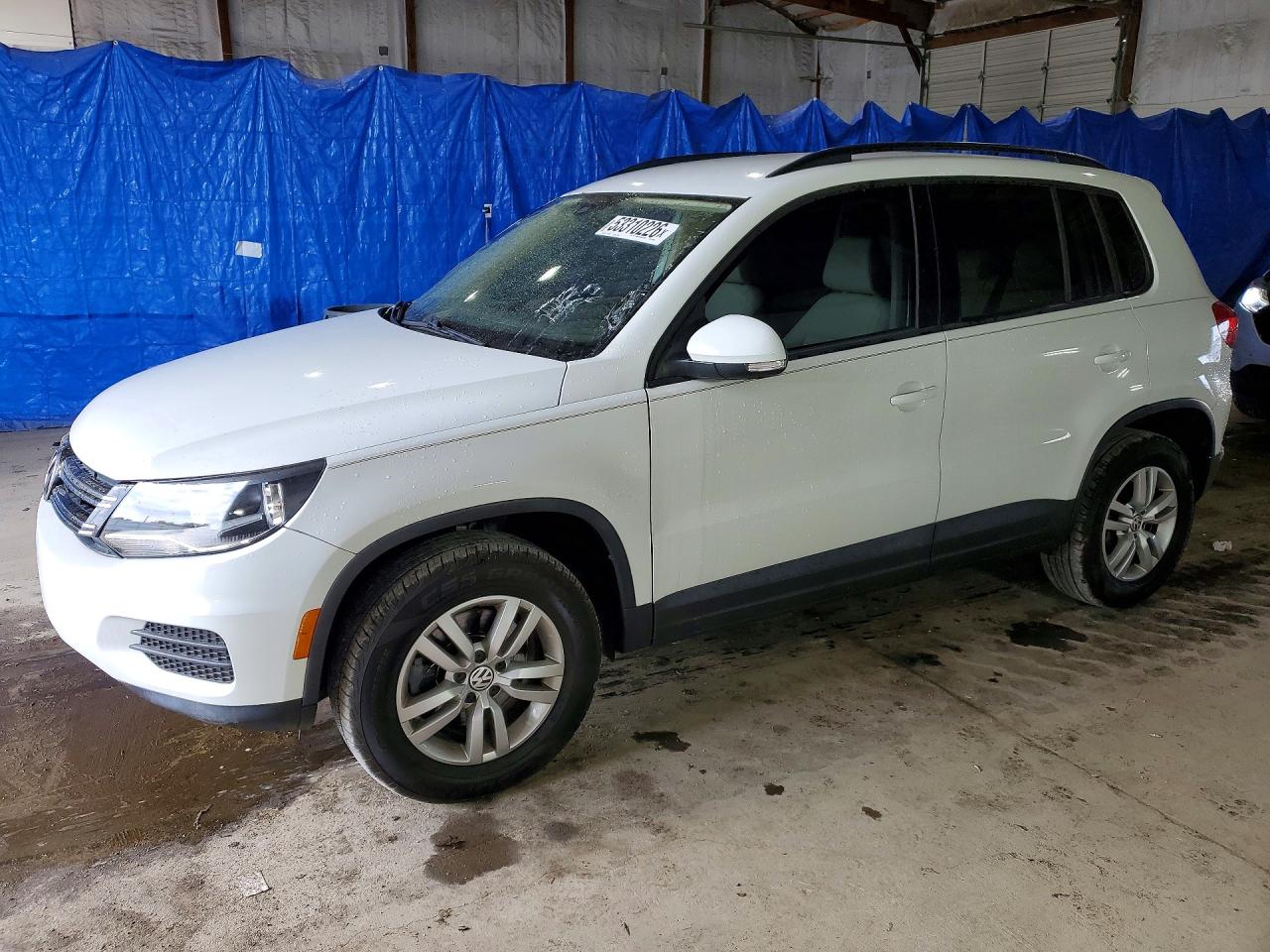 Salvage Volkswagen Tiguan Image