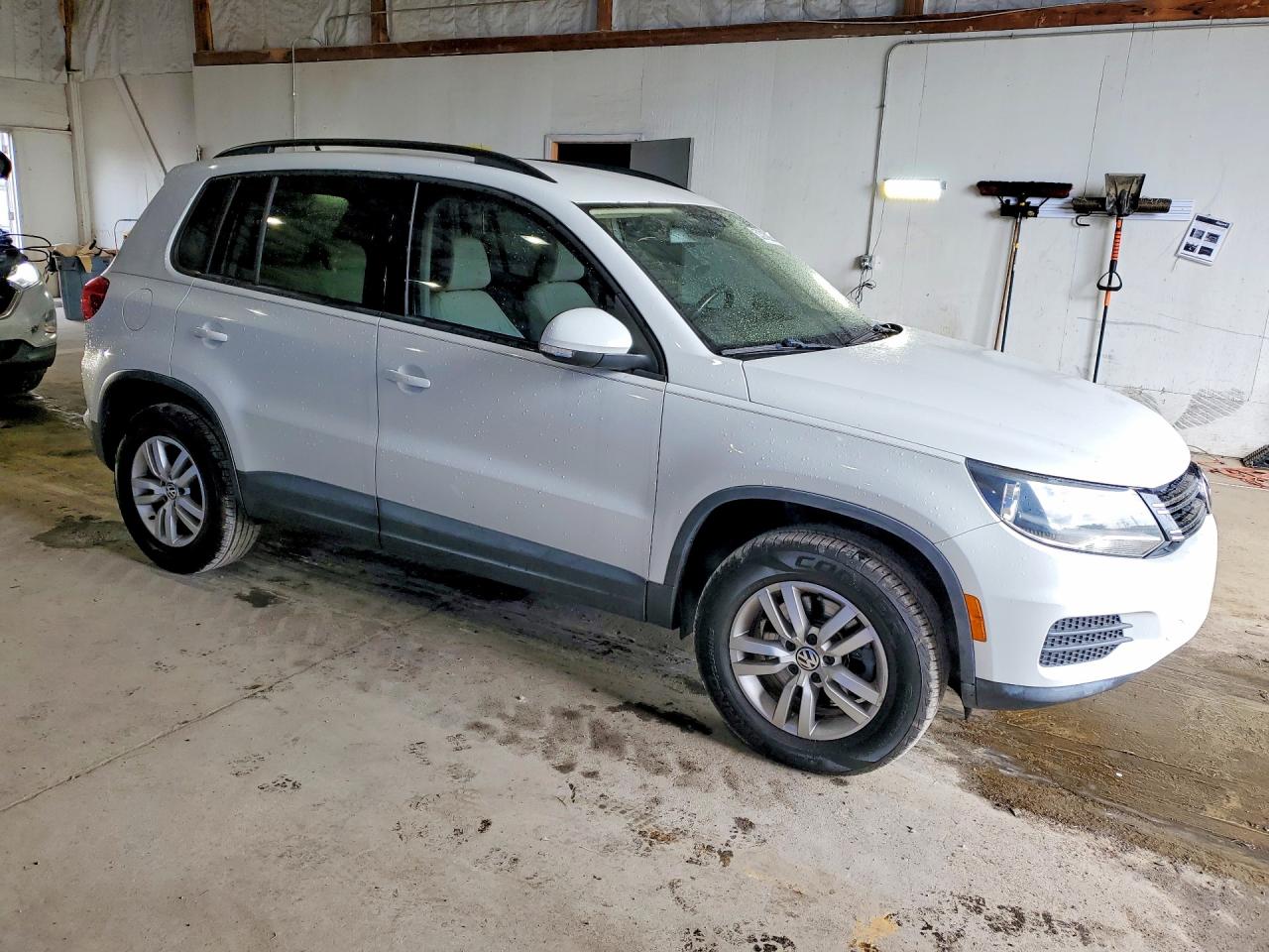Volkswagen Tiguan S