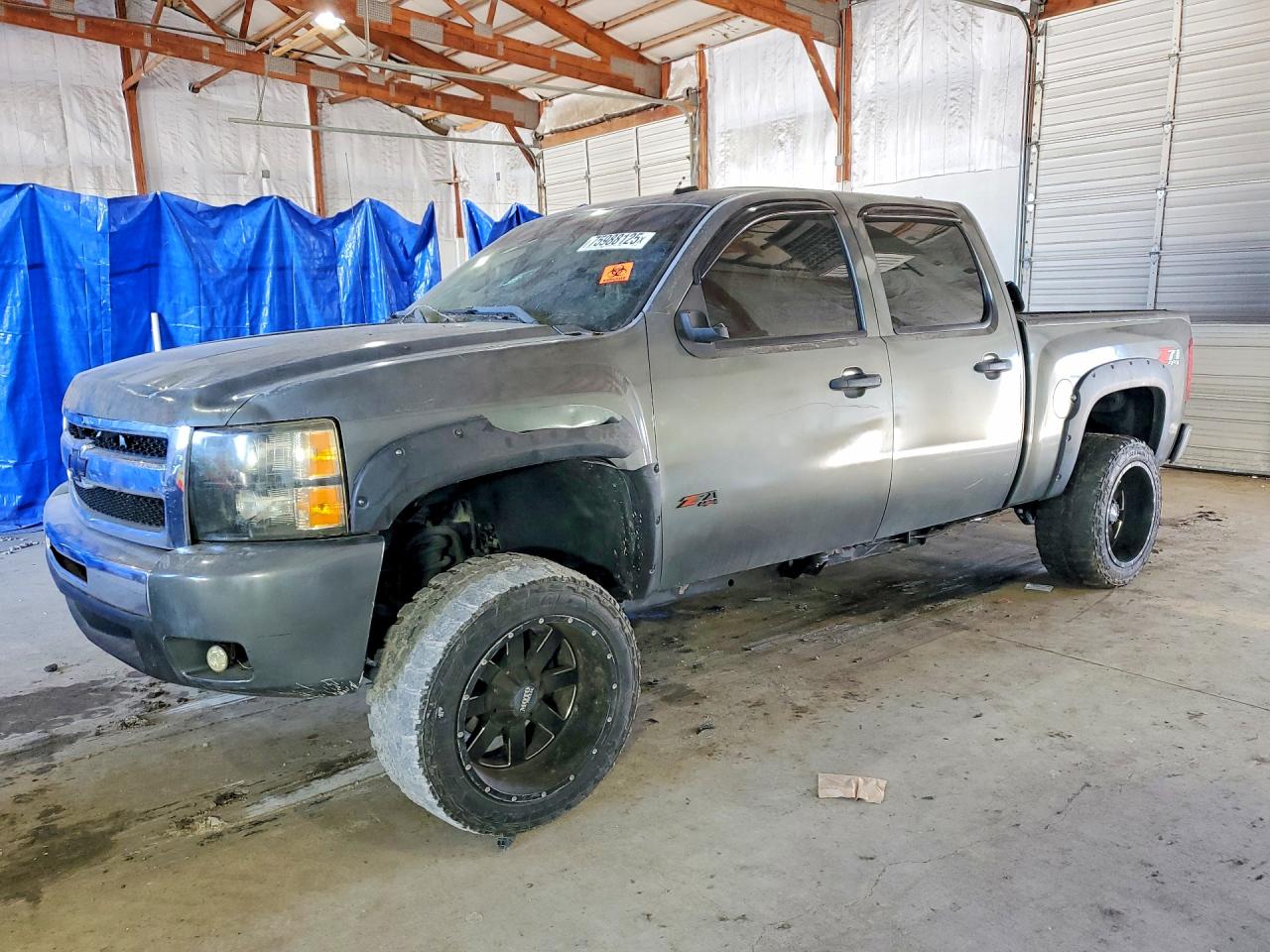 Salvage Chevrolet Silverado Image