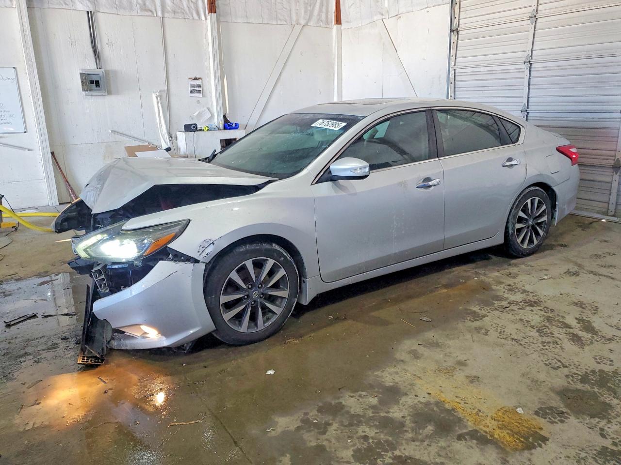Salvage Nissan Altima Image