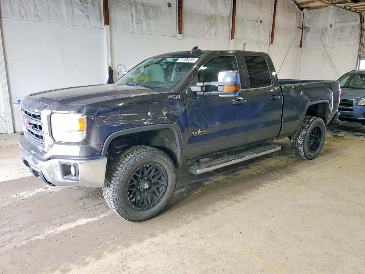 Salvage GMC Sierra Image