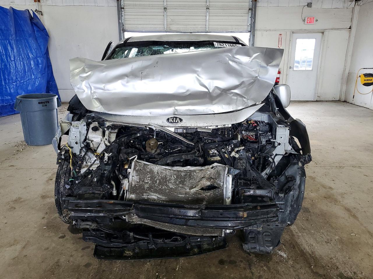 Kia Sedona L