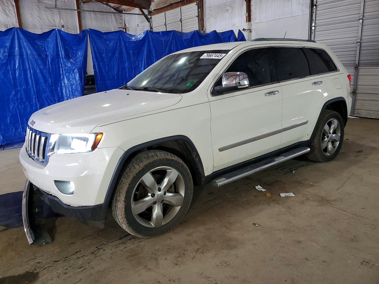 Salvage Jeep Grand Cherokee Image