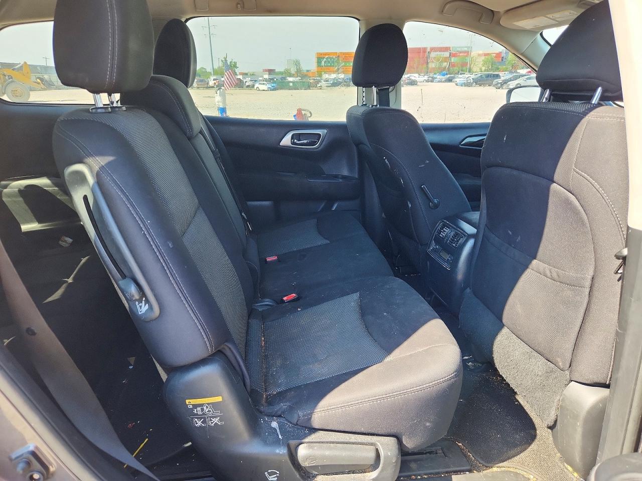 Nissan Pathfinder Sv