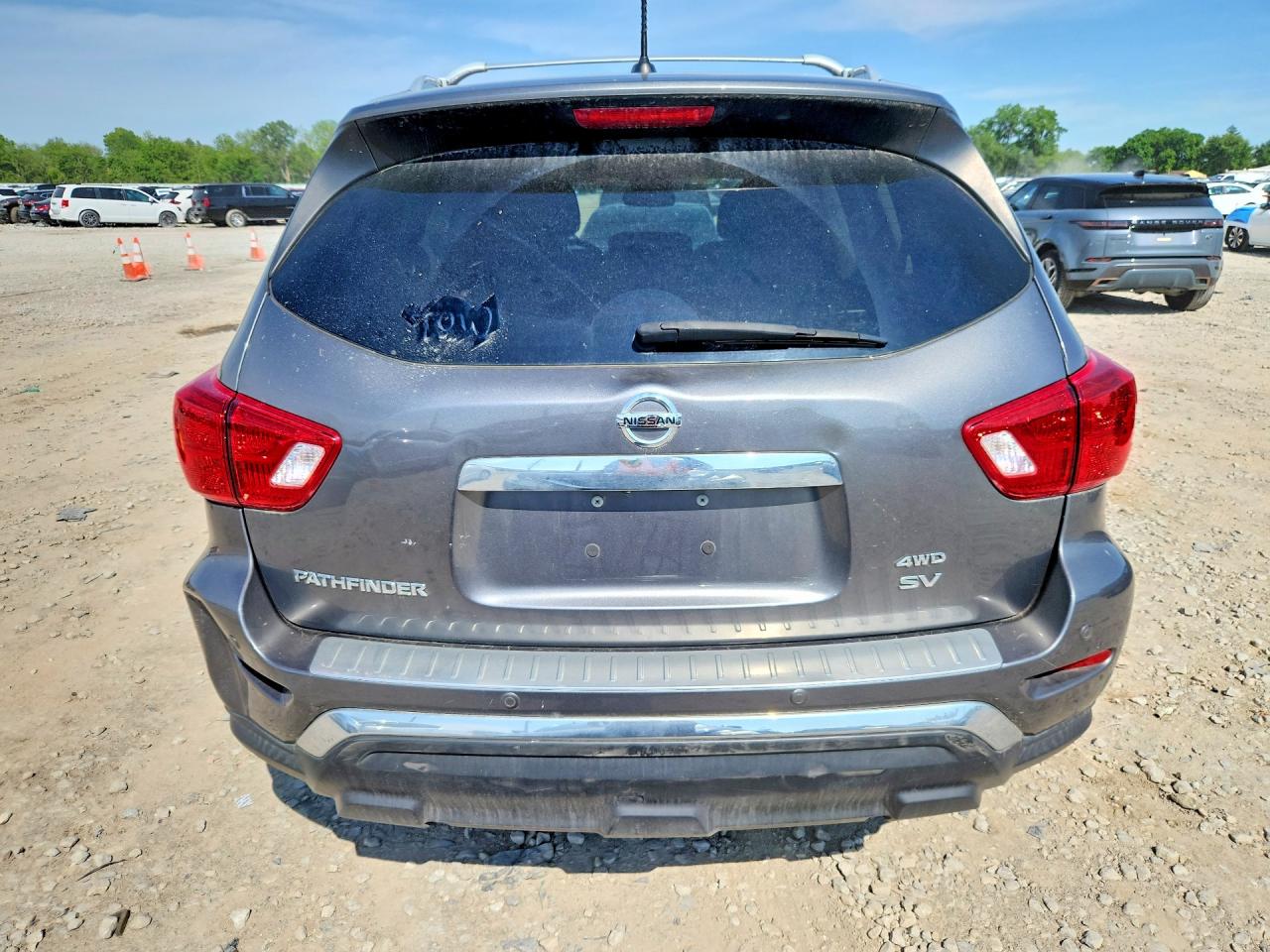 Nissan Pathfinder Sv