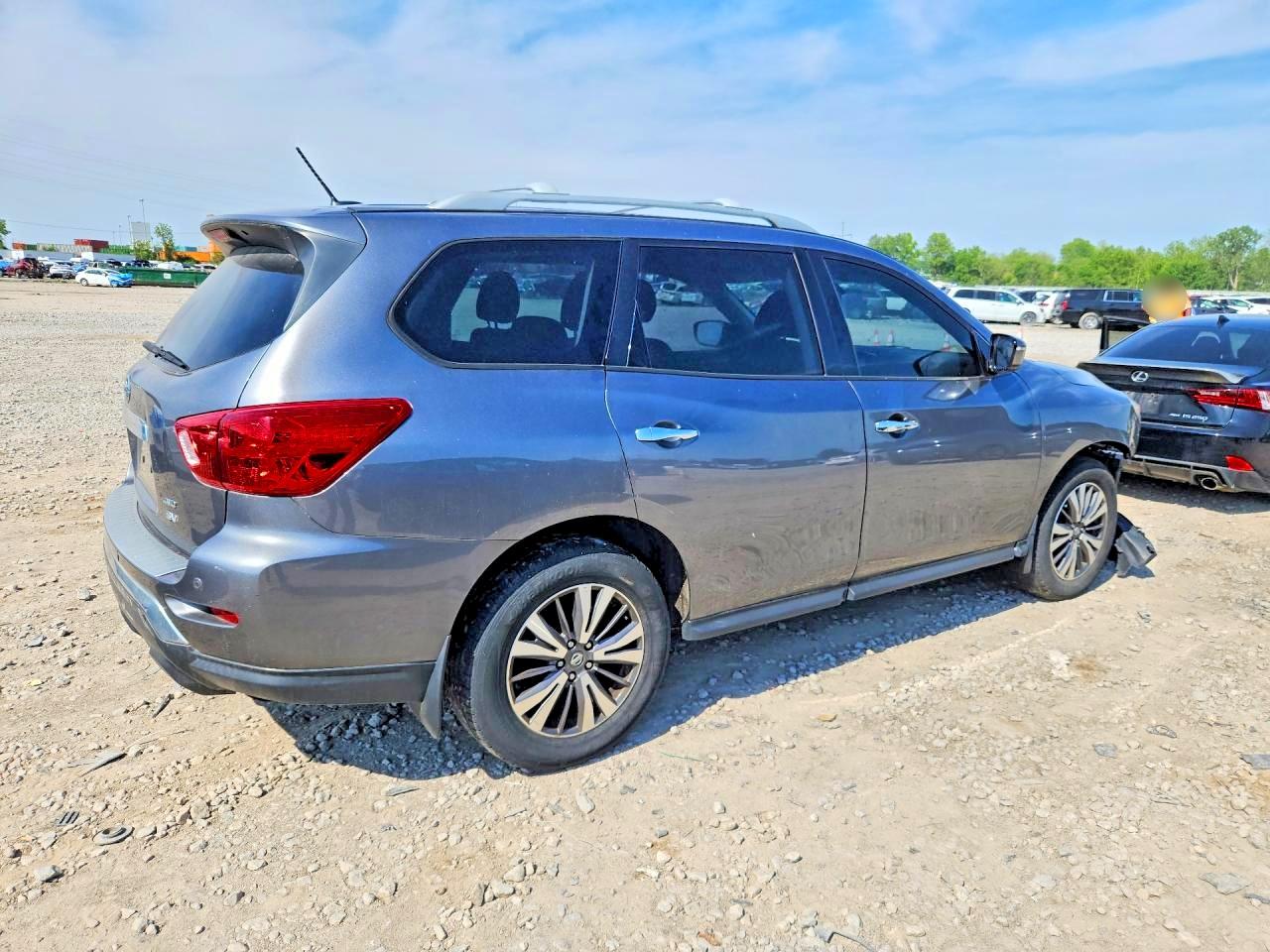 Nissan Pathfinder Sv