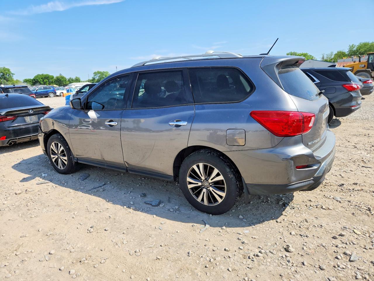 Nissan Pathfinder Sv