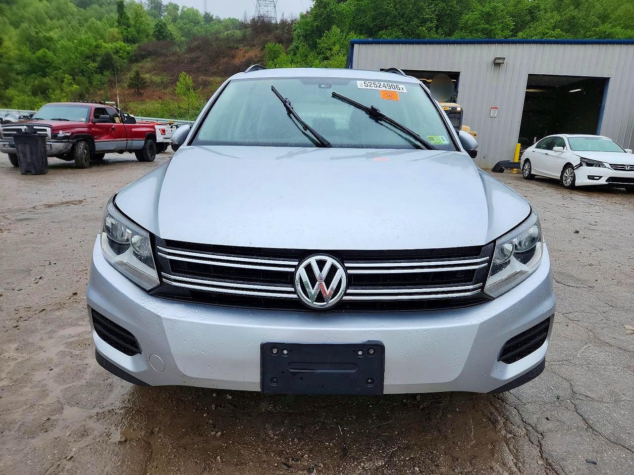 Volkswagen Tiguan S