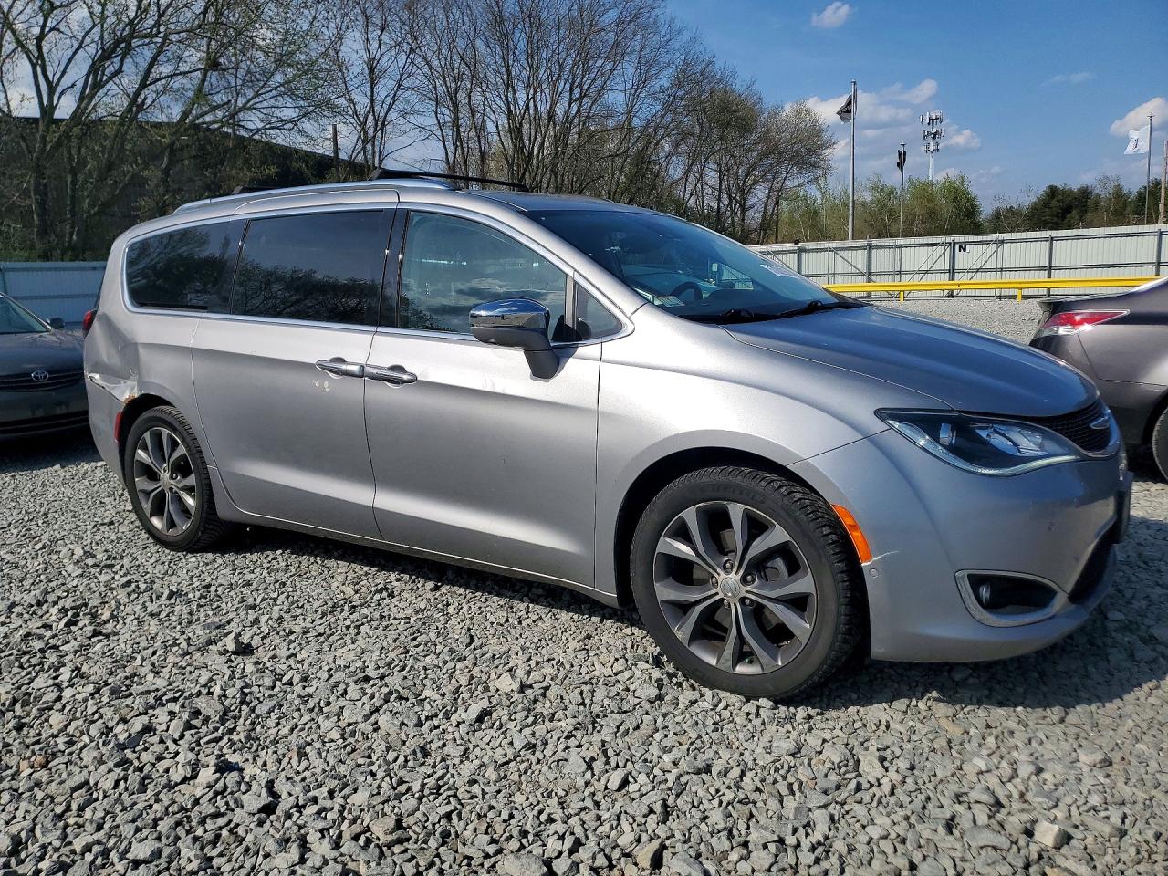 Chrysler Pacifica Limited