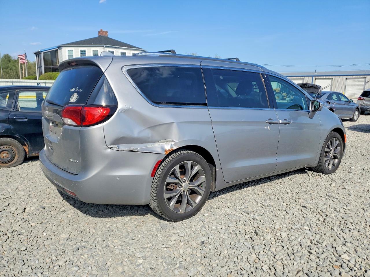 Chrysler Pacifica Limited