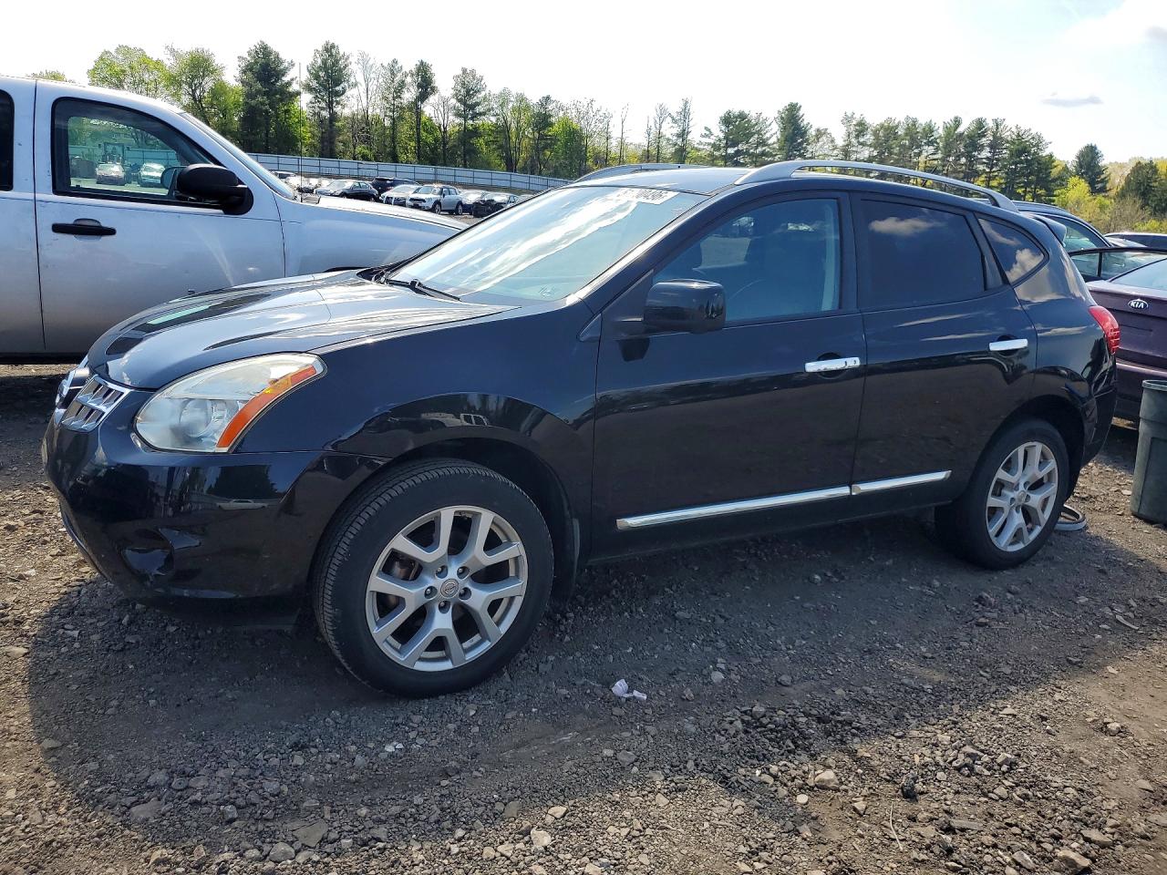 Salvage Nissan Rogue Image