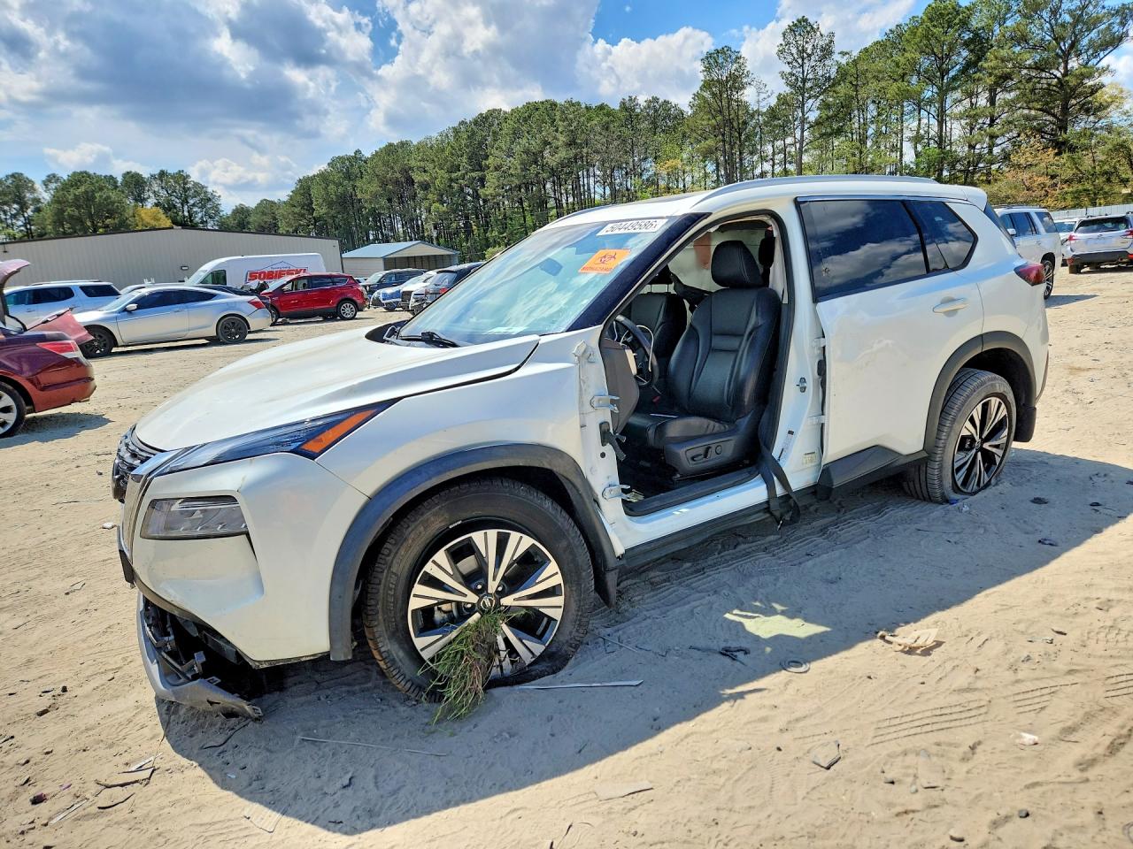Salvage Nissan Rogue Image