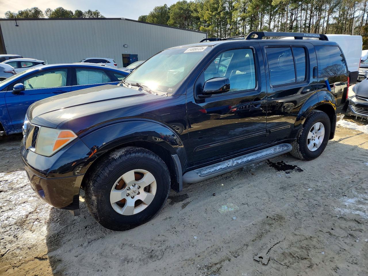 Salvage Nissan Pathfinder Image