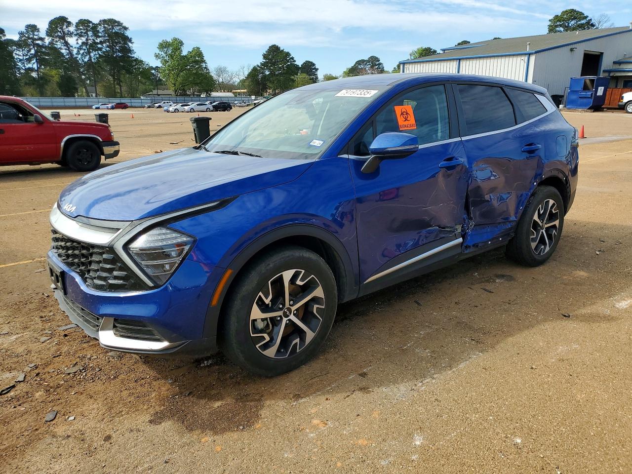 Salvage Kia Sportage Image