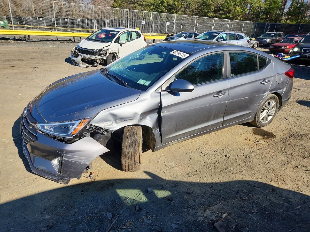 Salvage Hyundai ELANTRA Image