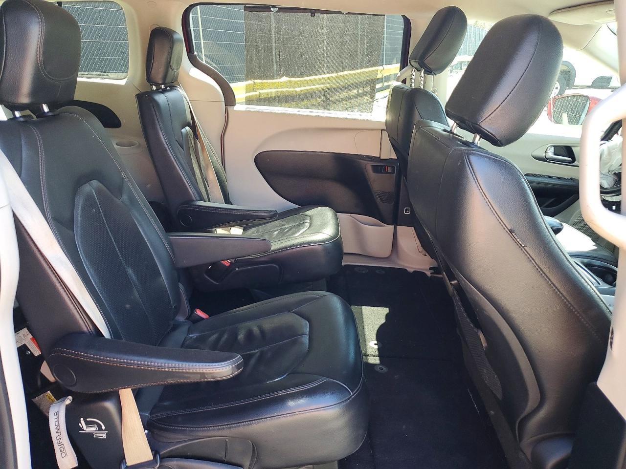 Chrysler Pacifica Touring L