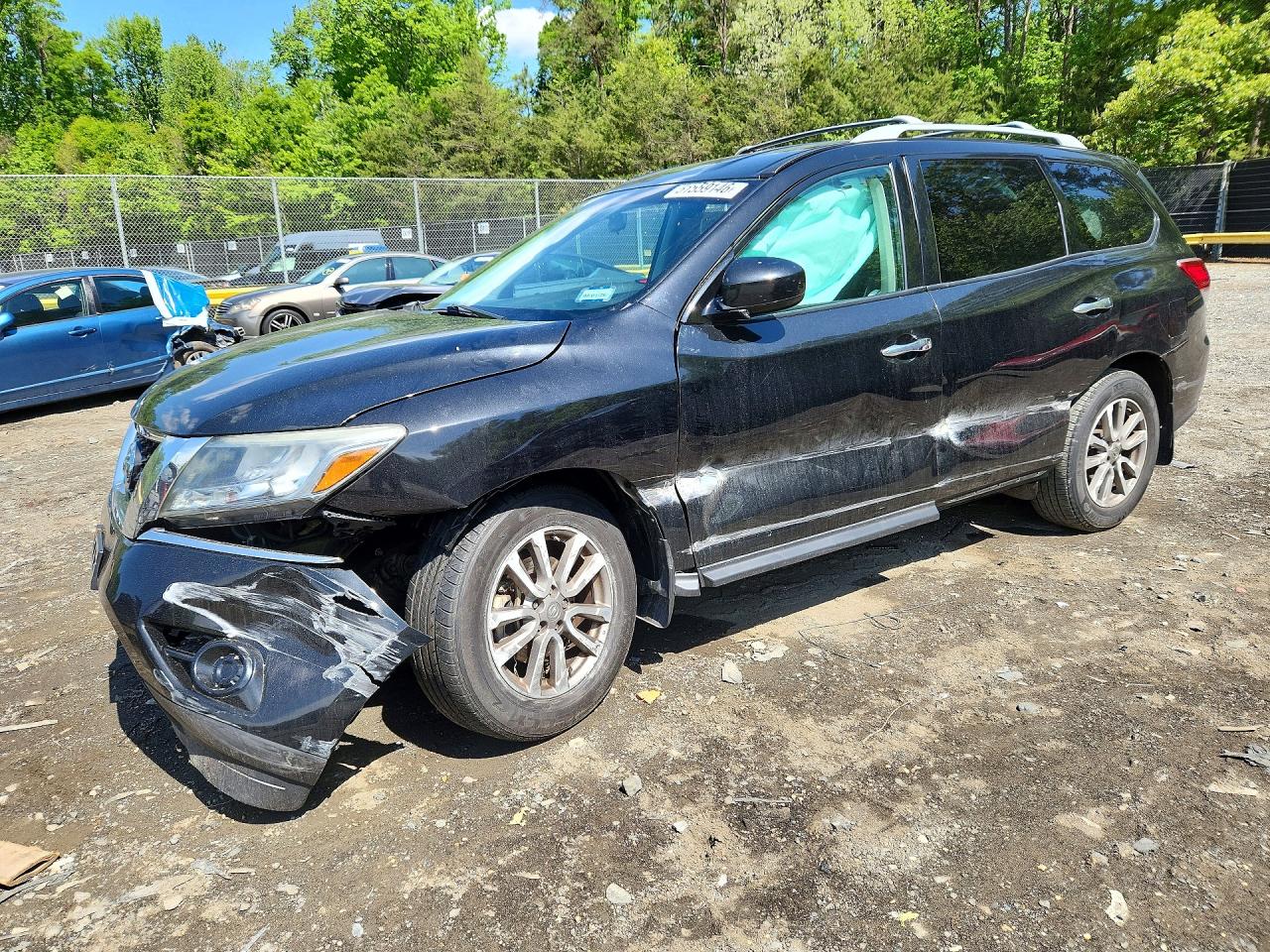 Salvage Nissan Pathfinder Image