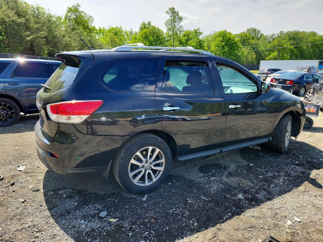 Nissan Pathfinder S