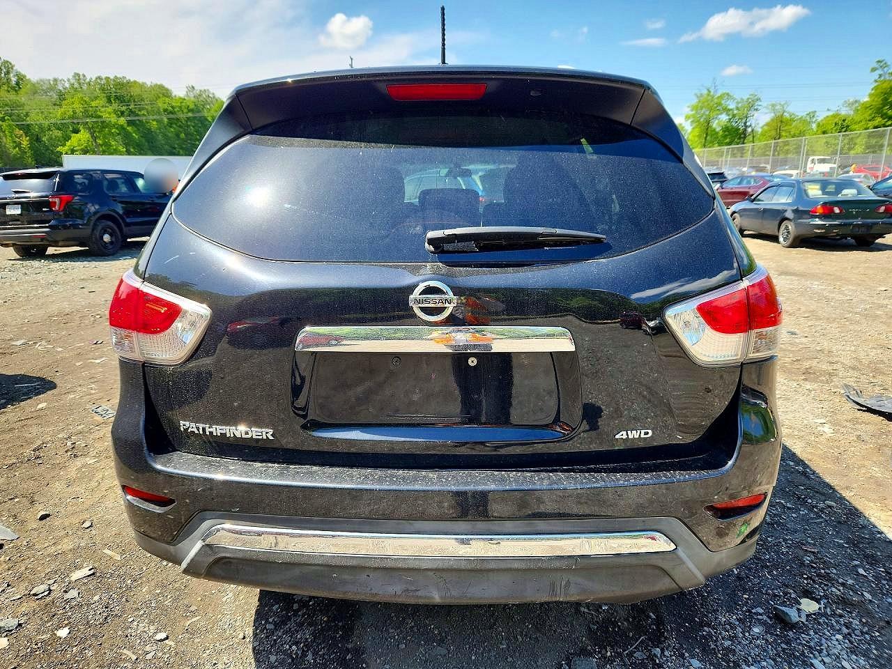 Nissan Pathfinder S
