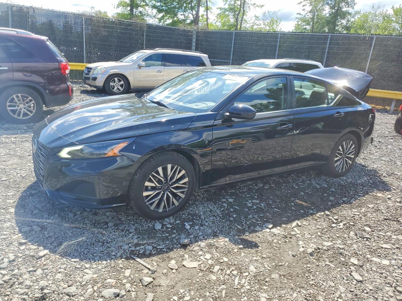 Salvage Nissan Altima Image