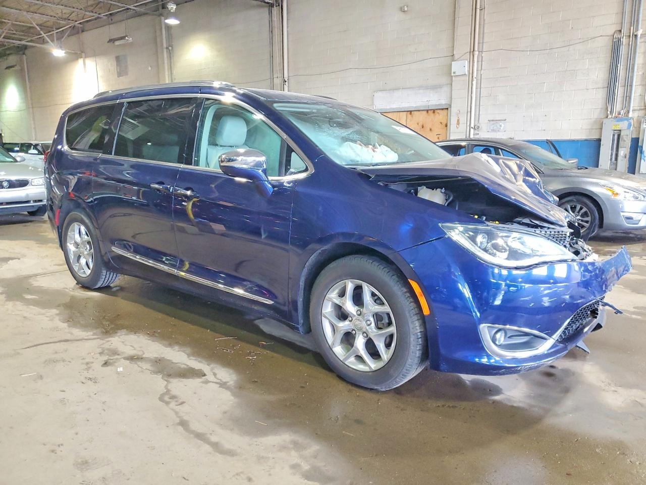 Chrysler Pacifica Limited