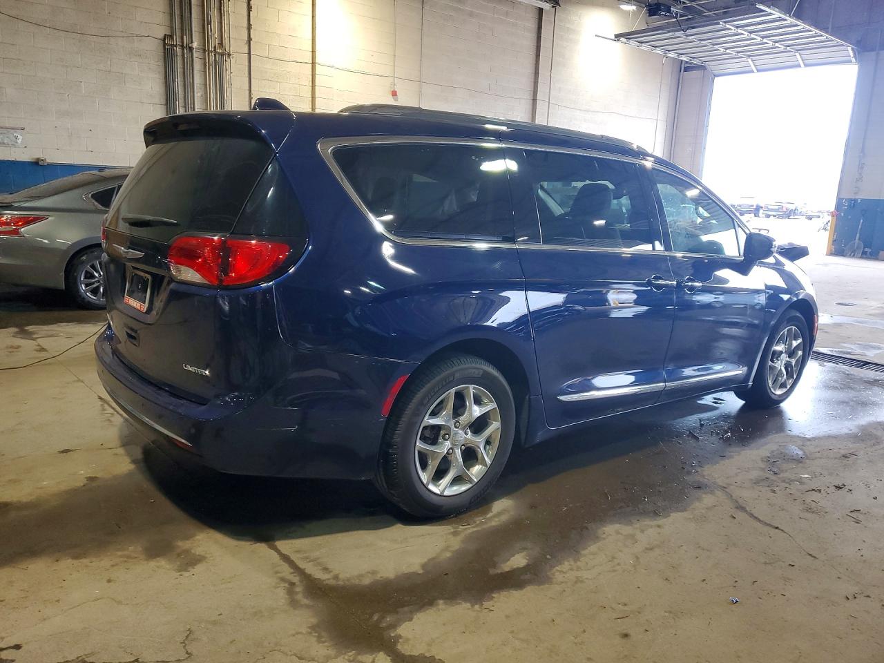 Chrysler Pacifica Limited