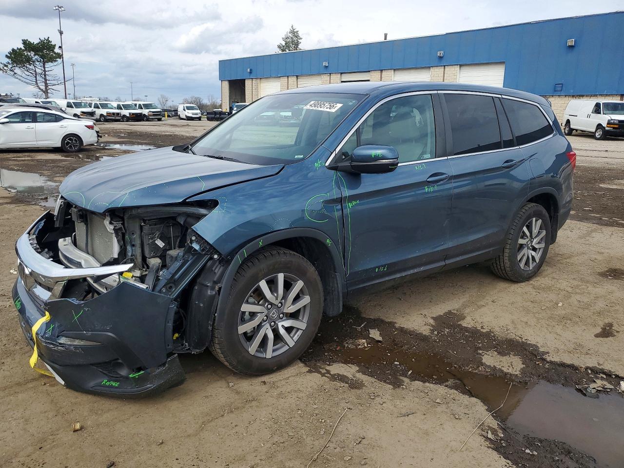 Salvage Honda Pilot Image