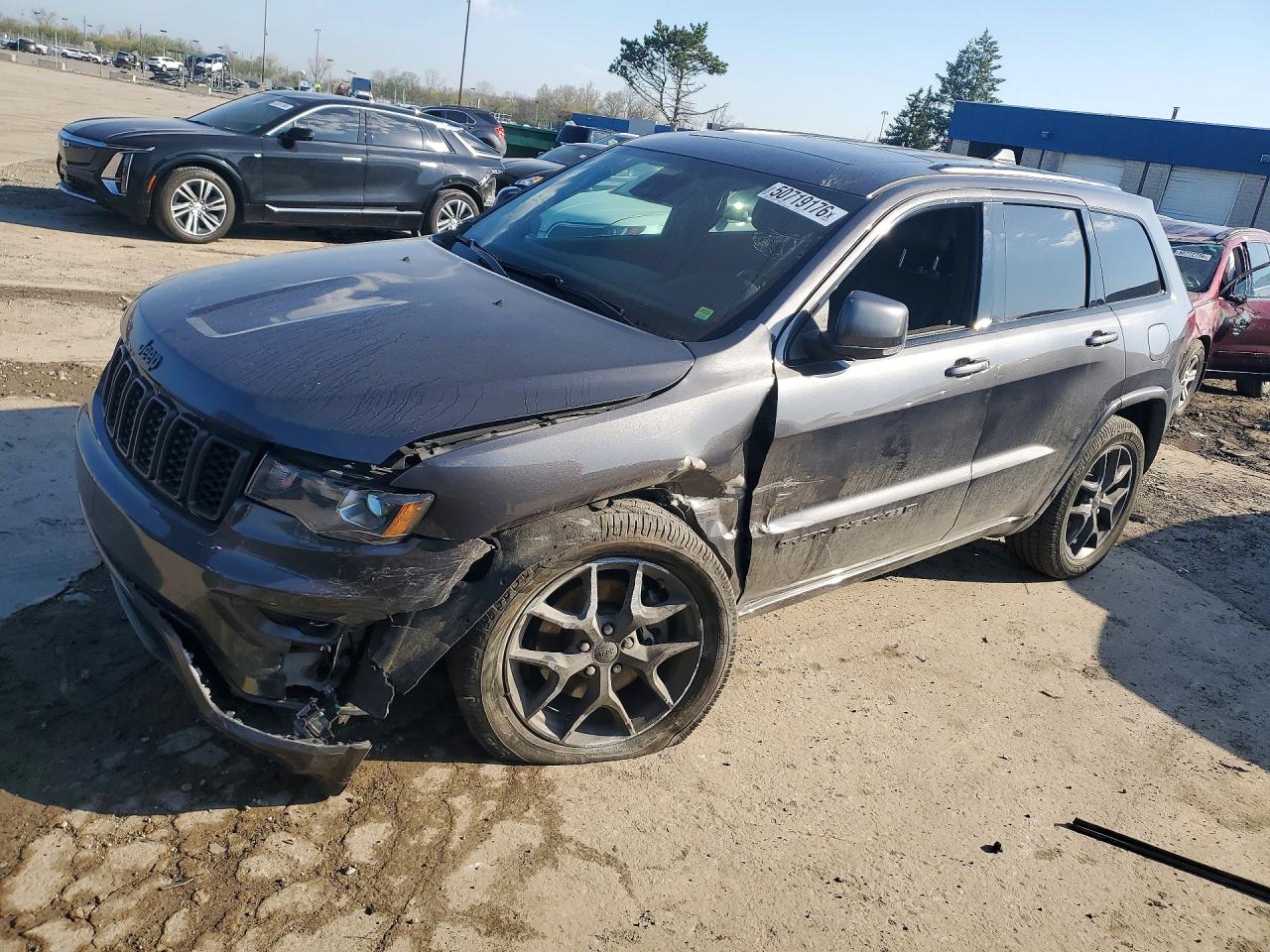 Salvage Jeep Cherokee Image