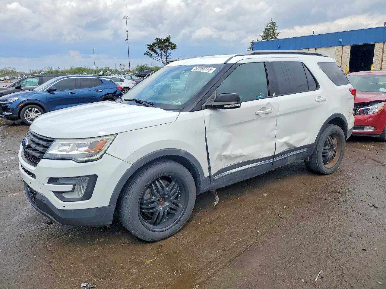 Salvage Ford Explorer Image