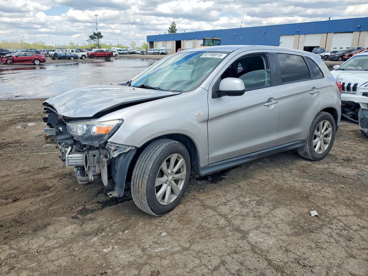 Salvage Mitsubishi Outlander Image