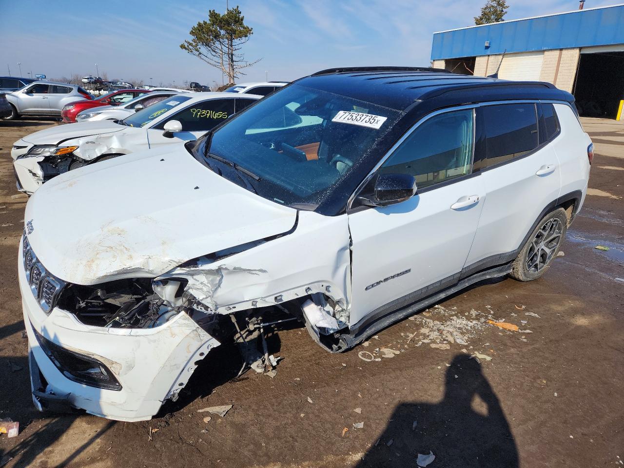 Salvage Jeep Compass Image