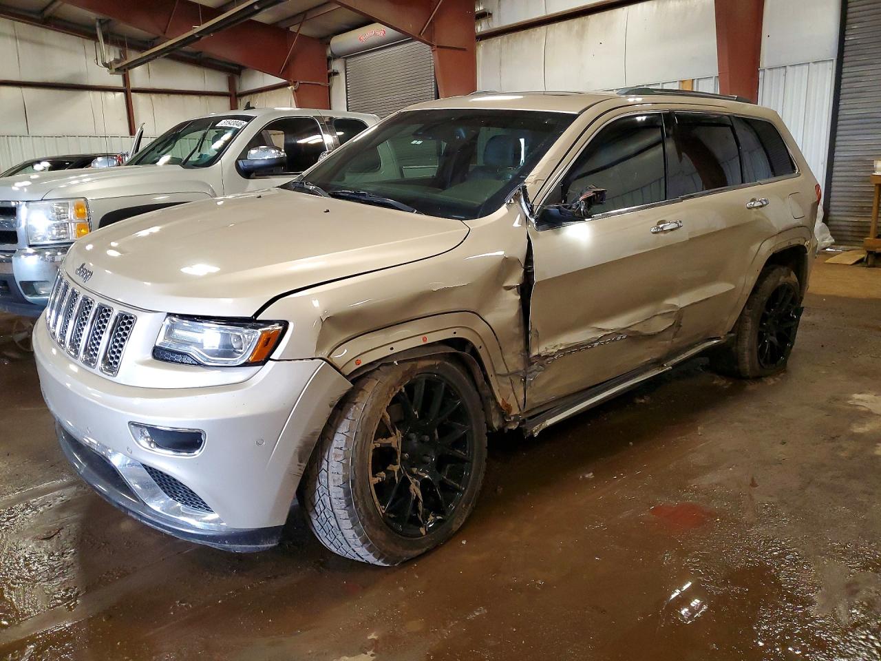 Salvage Jeep Cherokee Image