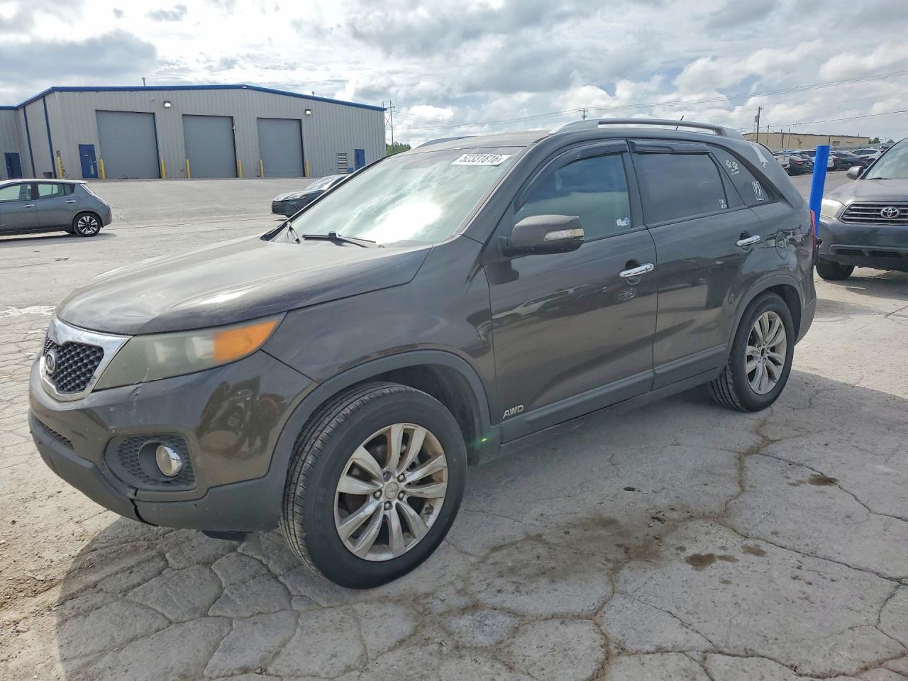 Salvage Kia Sorento Image