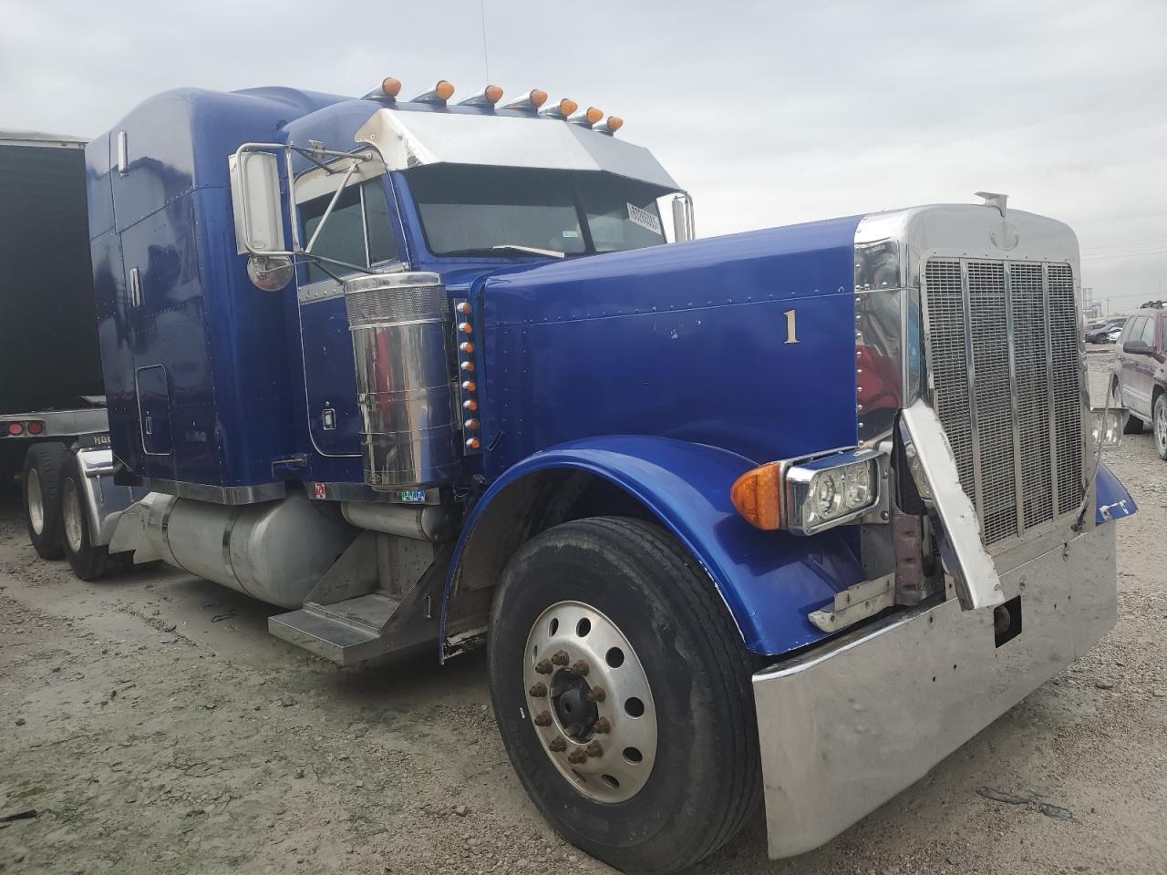 Salvage Peterbilt 379 Image