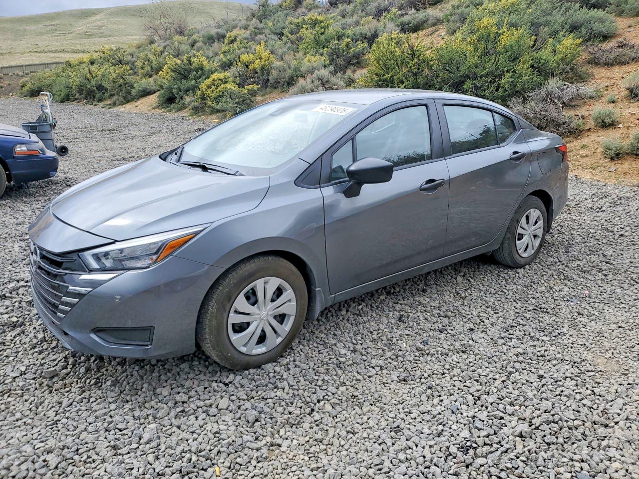Salvage Nissan Versa Image