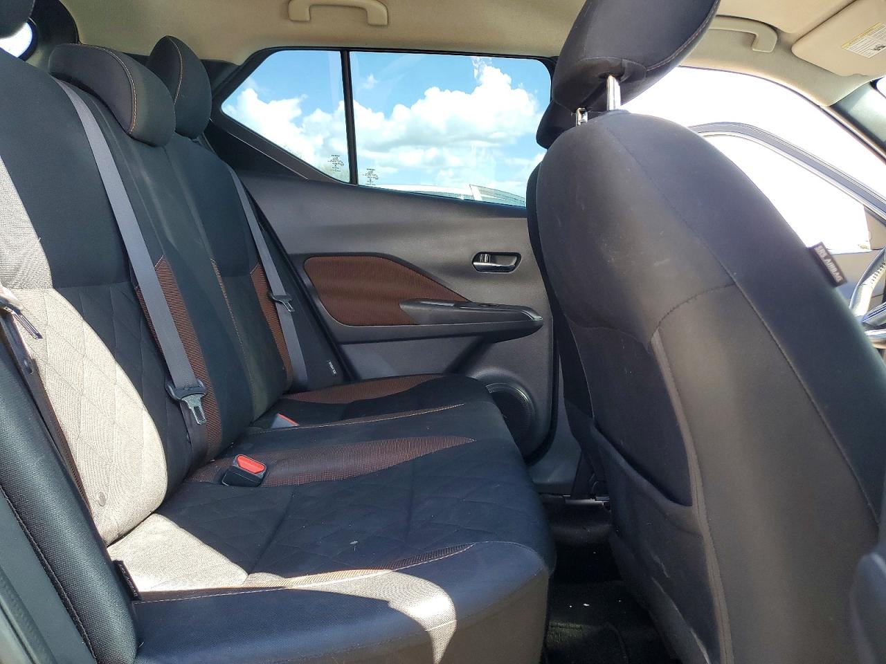 Nissan Kicks Sr
