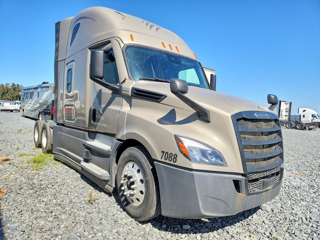 Salvage Freigliner Cascadia 126 Image