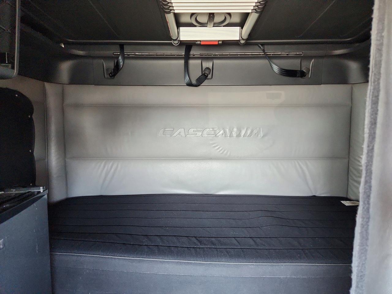 Freigliner Cascadia 126