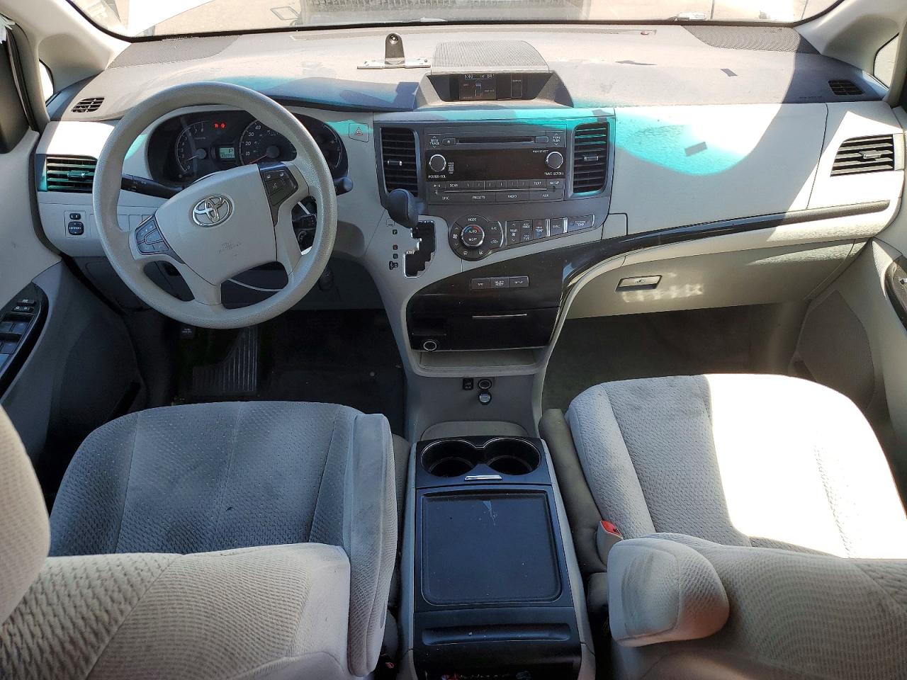 Toyota Sienna Le