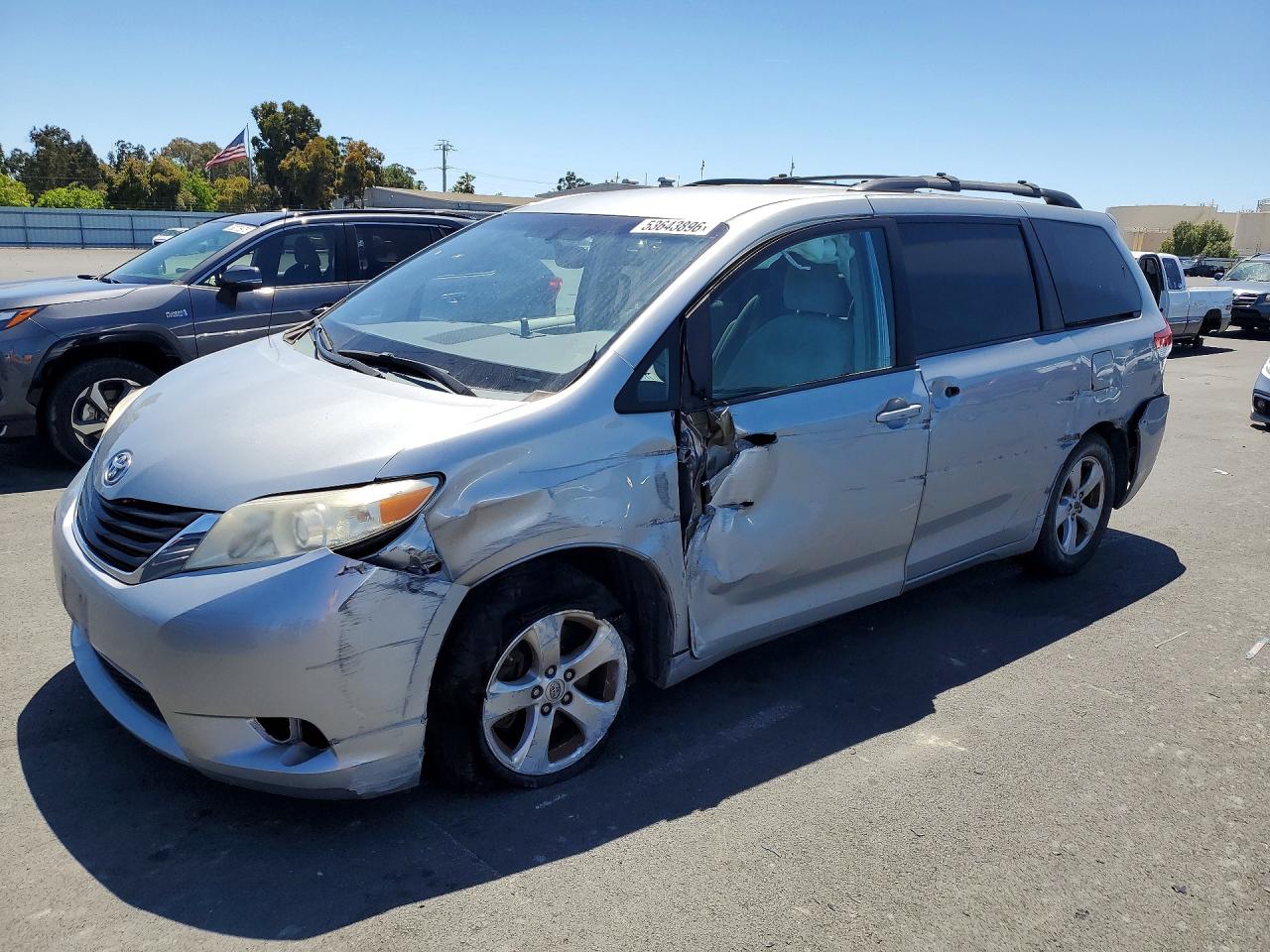 Salvage Toyota Sienna Image