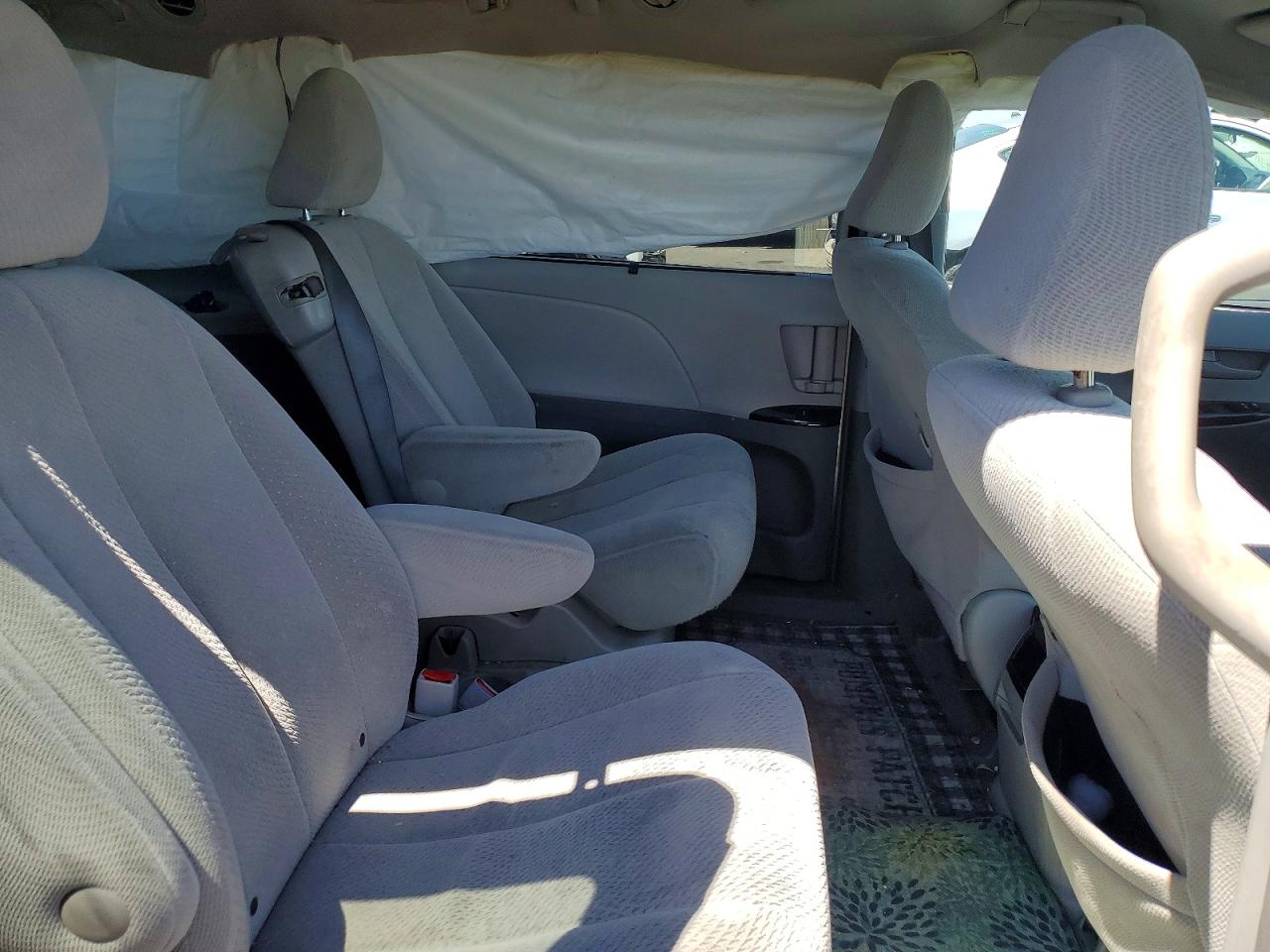 Toyota Sienna Le