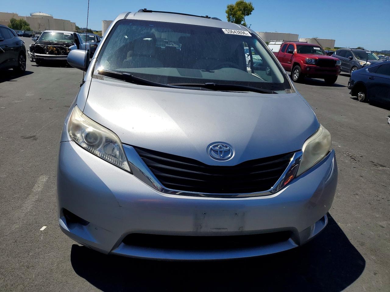 Toyota Sienna Le