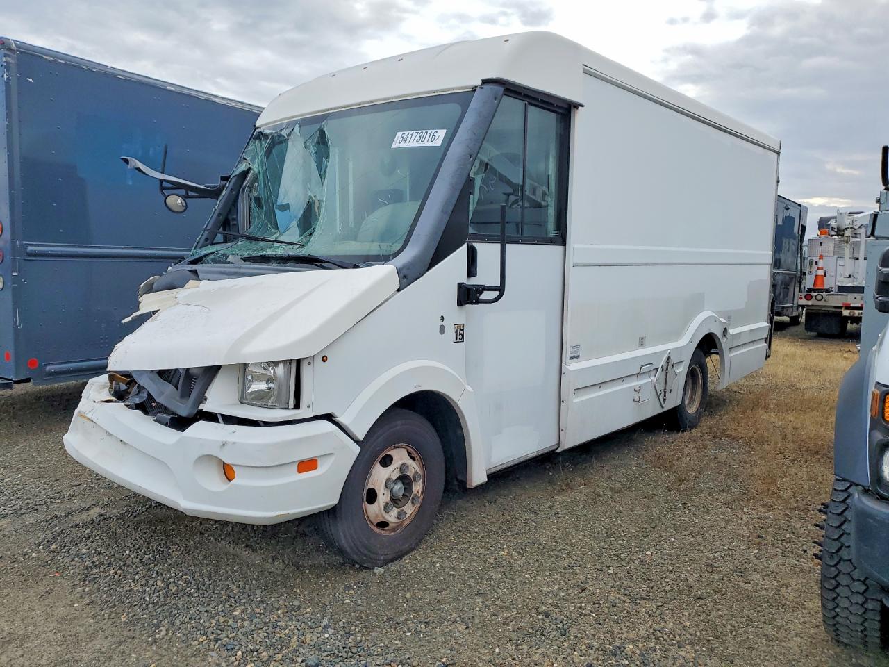 Salvage Isuzu Npr Image