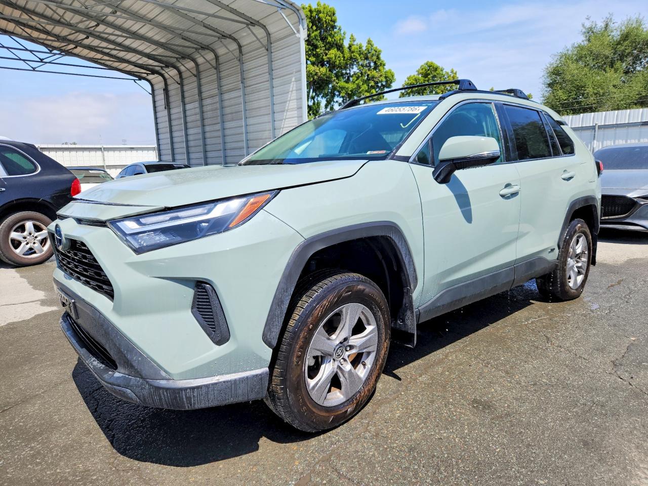 Salvage Toyota RAV4 Image